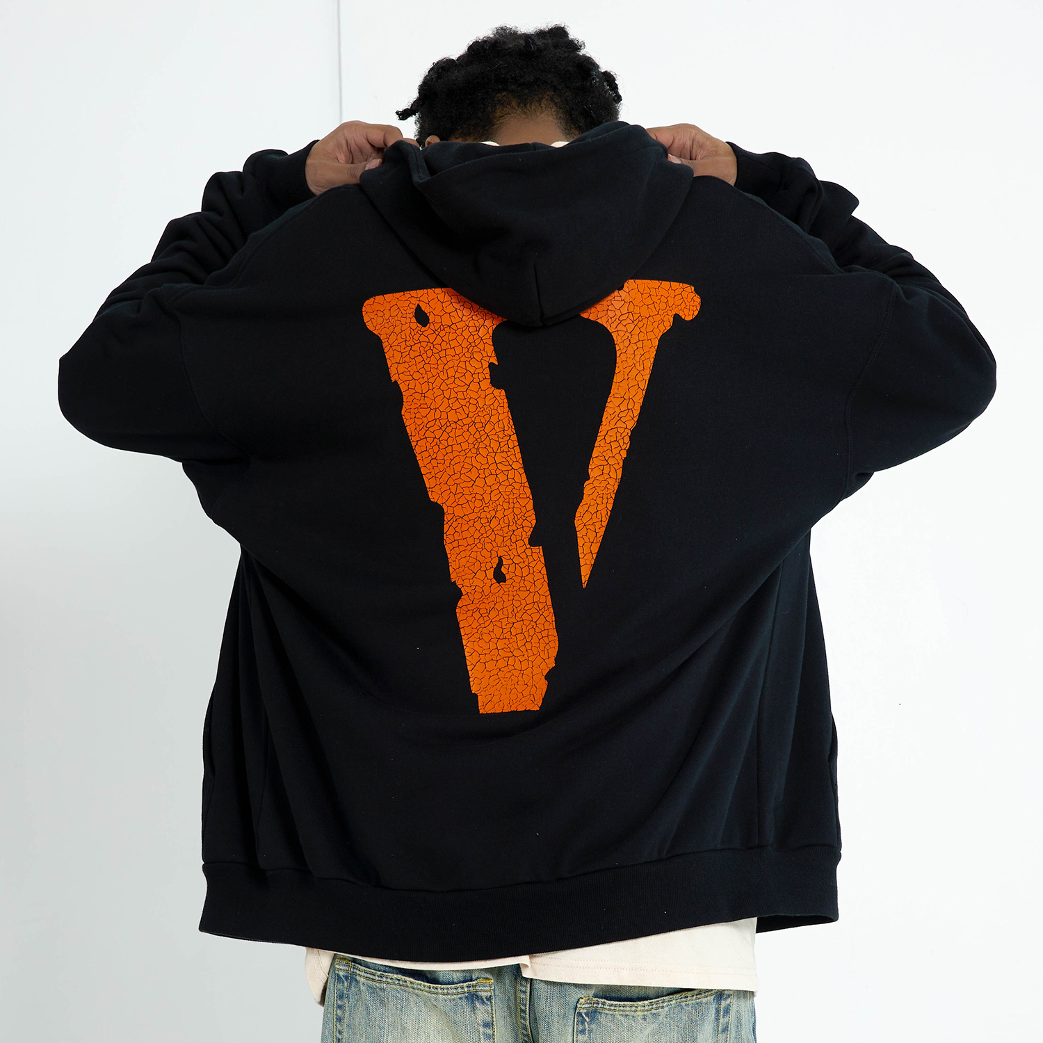 Sizing Vlone 黑色大V標誌破裂印花連帽外套 男女寬鬆版型 VLZPHD2023003