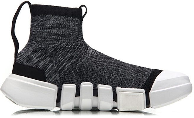 Li-Ning Wade Essence 2 x NYFW 'Abu Putih' AGWN009-3 Order Li-Ning Wade Essence 2 x NYFW 'Abu Putih' AGWN009-3