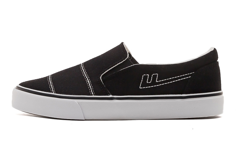 Warrior 'Black Casual Slip-On'