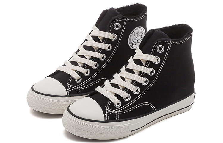 Lookbook Warrior Kanvas High-Top 'Hitam dan Putih' WBX-73MJ02