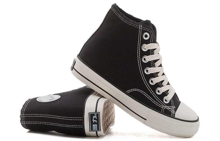 Shop Warrior Kanvas High-Top 'Hitam dan Putih' WBX-73MJ02