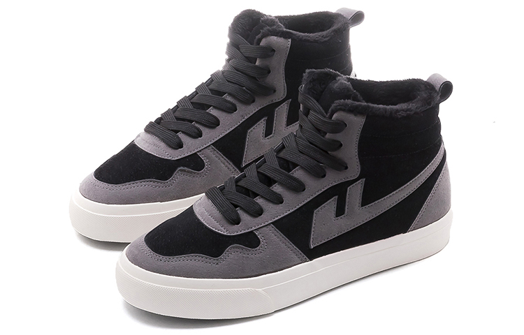 Lookbook Warrior Kanvas High-Top 'Hitam Abu-Abu' WBX-83MJ02