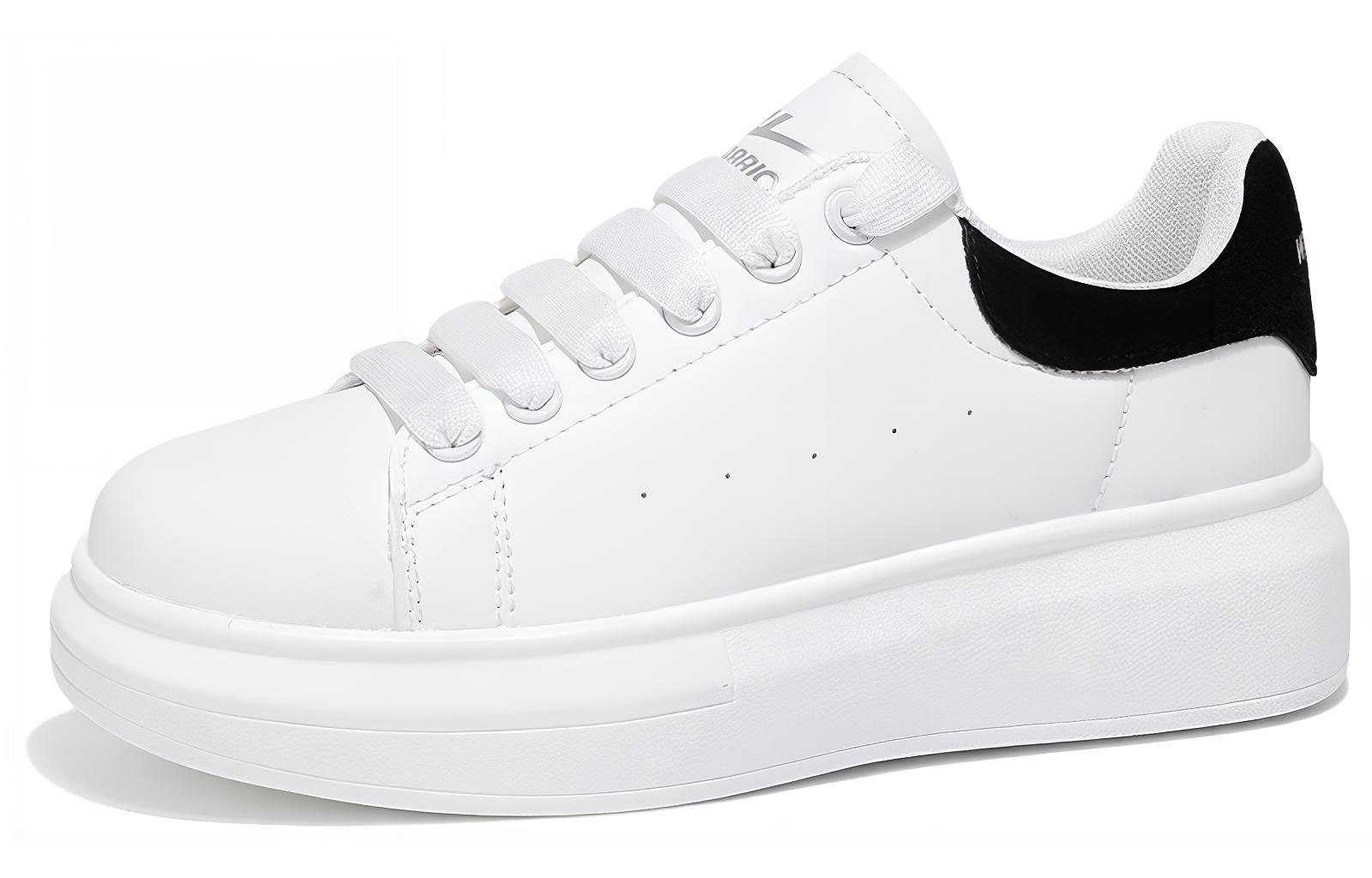 Lookbook Warrior Low Top 'Hitam Putih' WXY(S)-0494C02