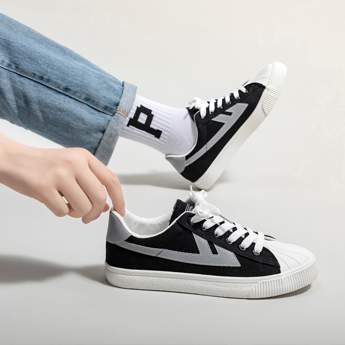 Warrior Shell Toe Low 'Black Silver Grey'