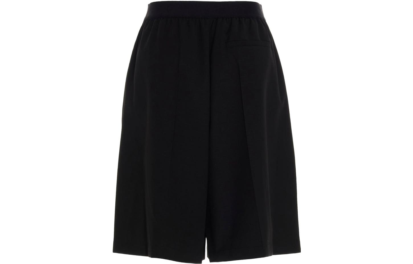 Lookbook WE11DONE  Black Mid-Rise Slim Fit Casual Shorts with Logo Patch. WD-PT0-21-204-M-BK