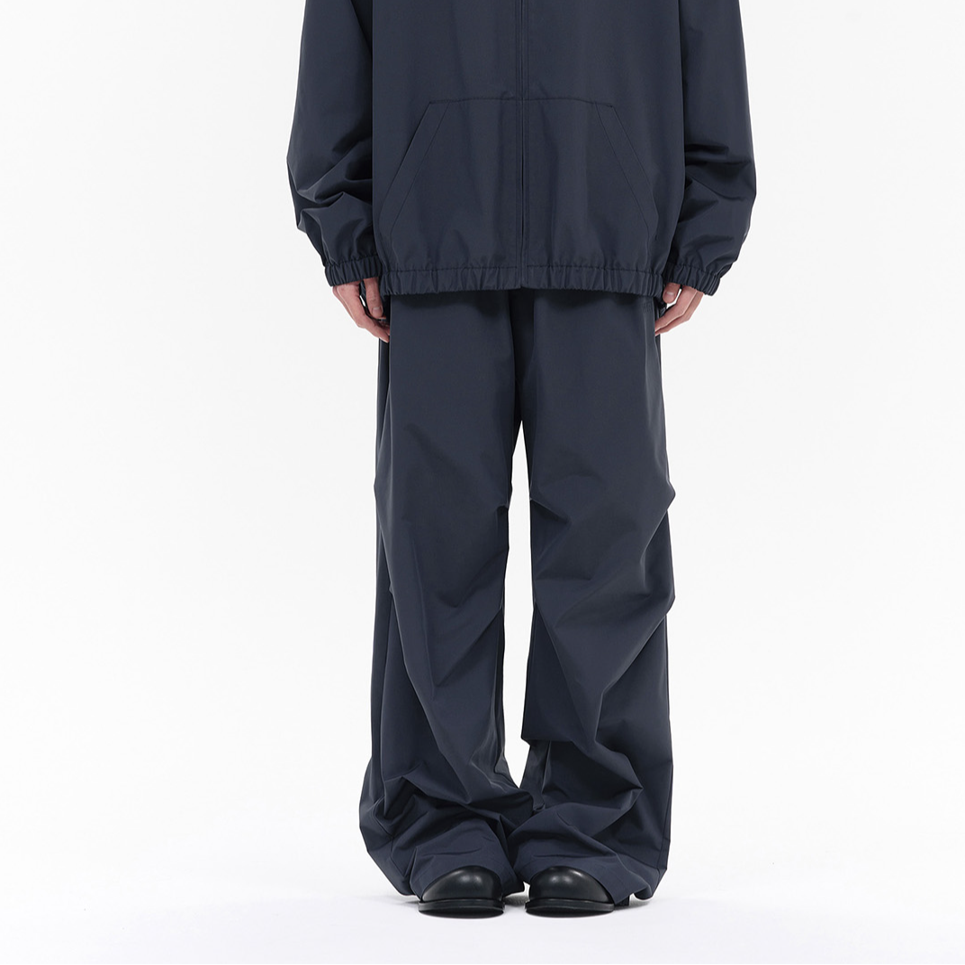 Shop WE11DONE Celana Kasual Biru Navy Pinggang Elastis dengan Logo. WD-PT2-24-238-M-NV