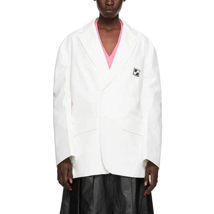Shop 위론던 클래식 로고 패치 슬림 블레이저 유니섹스 - 화이트 WD-JK1-21-014-U-WH