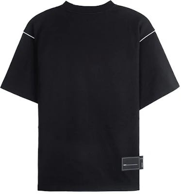 WE11DONE 经典反光标志男女同款黑色短袖T恤 WD-TP5-19-940-BK Lookbook WE11DONE 经典反光标志男女同款黑色短袖T恤 WD-TP5-19-940-BK