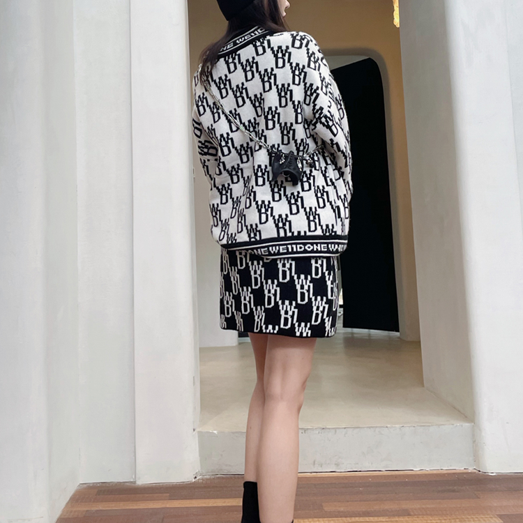 Shop WE11DONE FW21 全版Logo羊絨毛衣 黑白 男女款 WD-KO3-21-602-U-IV