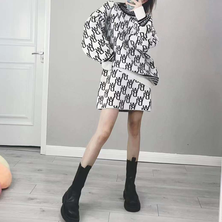 Purchase WE11DONE FW21 全版Logo羊絨毛衣 黑白 男女款 WD-KO3-21-602-U-IV