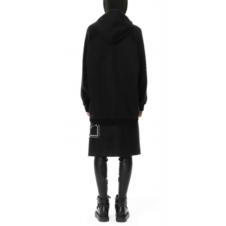 Shop WE11DONE FW21 復古標誌印花男女款黑色連帽衫。 WD-TH3-21-506-U-BK