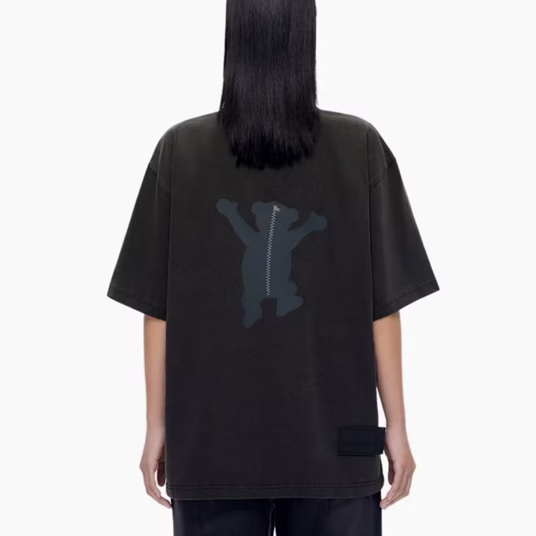 Shop WE11DONE FW22 卡通泰迪熊圖案男女款深灰色T恤 WD-TT3-22-715-U-CH