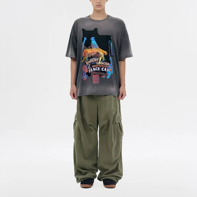 WE11DONE 2023秋冬款猫图案灰色中性短袖T恤。 WD-TT3-23-742-U-DG Lookbook WE11DONE 2023秋冬款猫图案灰色中性短袖T恤。 WD-TT3-23-742-U-DG