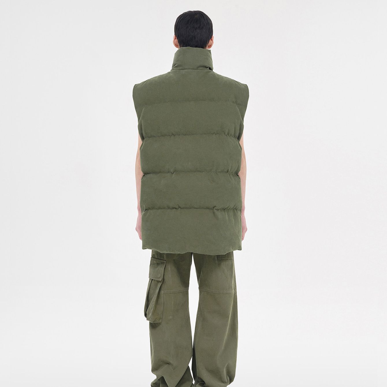 WE11DONE FW23 Unisex Loose-Fit Puffer Logo Vest in Khaki. WD-PV3-23-030-U-KK 圖 5