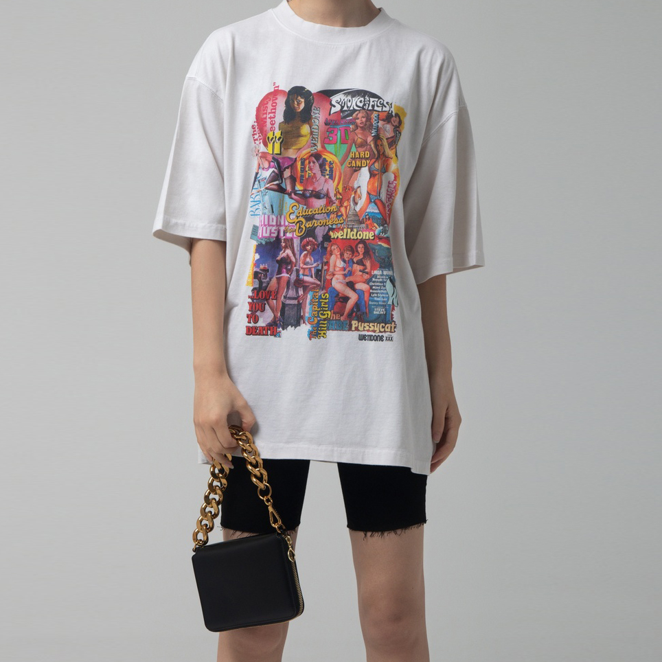 Shop WE11DONE 電影角色印花男女白色圓領T恤。 WD-TP7-20-097-U-WH