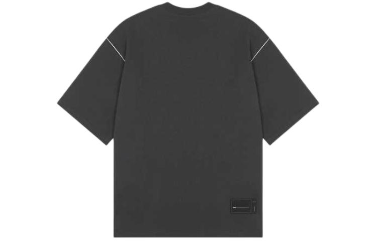 Lookbook Camiseta Unisex WE11DONE Gris Carbón Logo Reflectivo Gráfico Crewneck. WD-TP5-19-940-CH