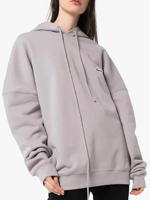 WE11DONE 스몰 로고 자수 드로우스트링 후드티 유니섹스 그레이. WD-TP3-207-07-U-GY Lookbook WE11DONE 스몰 로고 자수 드로우스트링 후드티 유니섹스 그레이. WD-TP3-207-07-U-GY