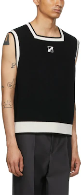 WE11DONE SS21 Tank Top Logo Patch Leher Kotak Unisex - Hitam WD-KV1-21-629-U-BK Purchase WE11DONE SS21 Tank Top Logo Patch Leher Kotak Unisex - Hitam WD-KV1-21-629-U-BK