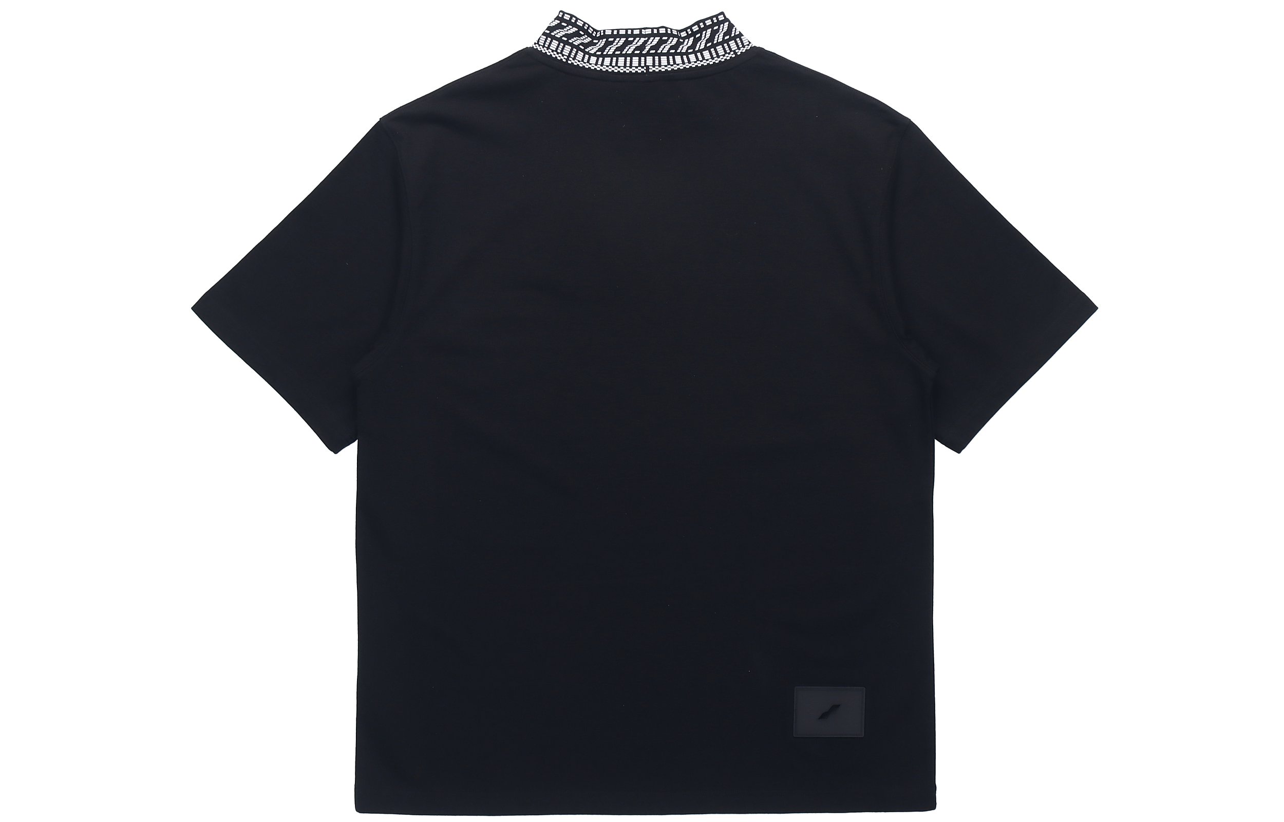 Lookbook Camiseta Unisex Negra WE11DONE SS21 Cube Logo Crewneck WD-TT1-21-521-U-BK