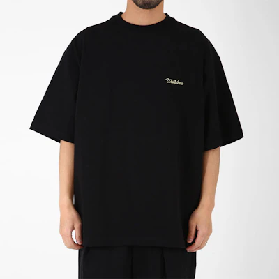 WE11DONE SS21 Kaos Unisex Hitam Logo Lengan Pendek Crewneck. WD-TT0-21-526-U-BK Purchase WE11DONE SS21 Kaos Unisex Hitam Logo Lengan Pendek Crewneck. WD-TT0-21-526-U-BK