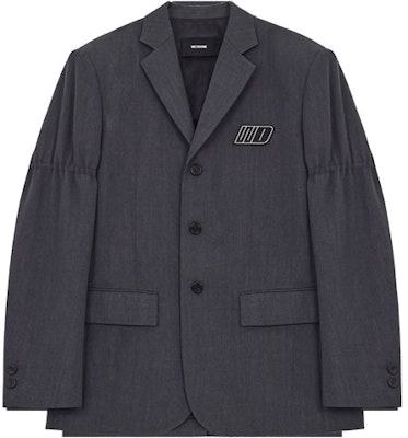 WE11DONE SS22 Blazer Berpadding Bahu Logo Uniseks Kelabu Gelap WD-JK1-22-017-U-DG Order WE11DONE SS22 Blazer Berpadding Bahu Logo Uniseks Kelabu Gelap WD-JK1-22-017-U-DG