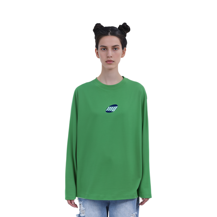 Shop WE11DONE SS22 男女款綠色簡約長袖胸前Logo T恤。 WD-TT1-22-633-U-GR
