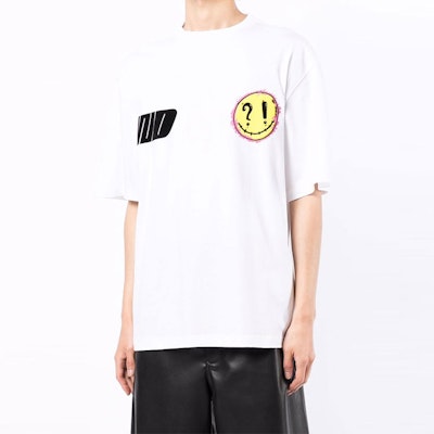 WE11DONE SS22 Unisex White Logo Heart Graphic Print Short Sleeve T-Shirt. WD-TT1-22-672-U-WH Shop WE11DONE SS22 Unisex White Logo Heart Graphic Print Short Sleeve T-Shirt. WD-TT1-22-672-U-WH