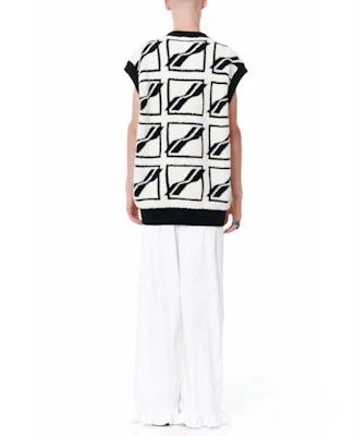 WE11DONE SS22 Rompi Rajut V-Neck Logo Geometris Putih Unisex WD-KV1-22-652-U-IV Purchase WE11DONE SS22 Rompi Rajut V-Neck Logo Geometris Putih Unisex WD-KV1-22-652-U-IV