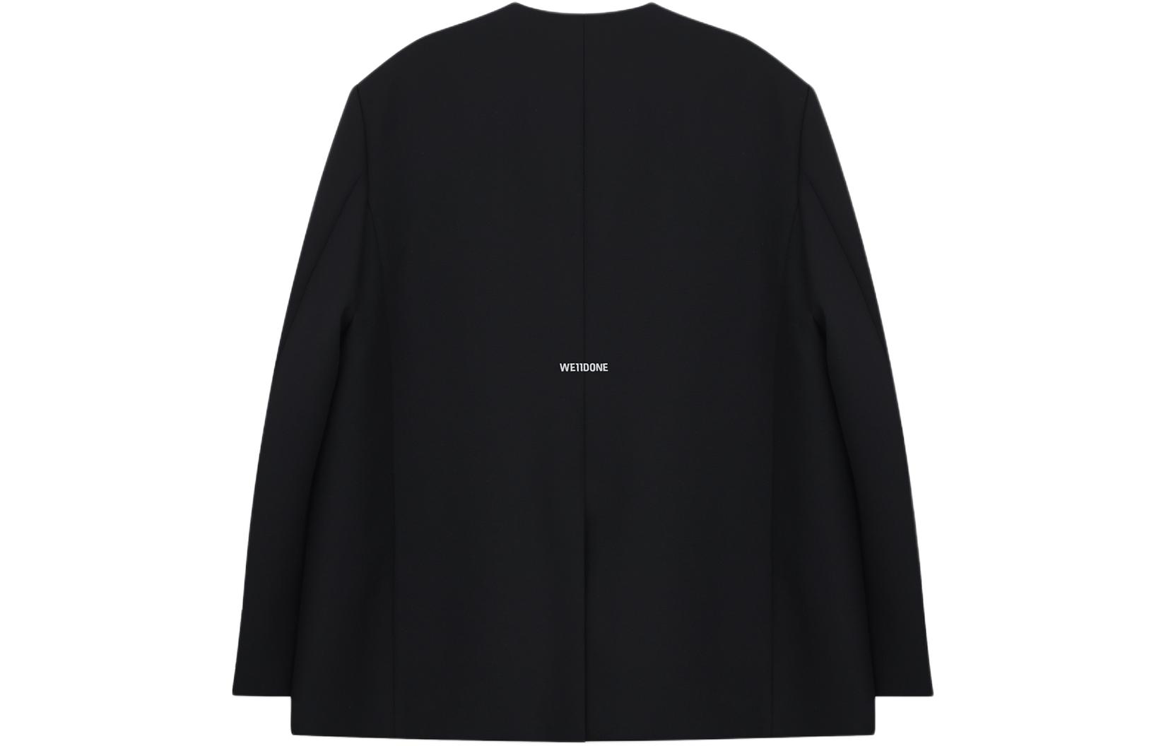 Lookbook WE11DONE SS24 블랙 로고 백 디테일 노카라 싱글 브레스티드 블레이저. WD-JK0-24-063-M-BK