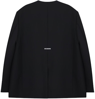 WE11DONE SS24 블랙 로고 백 디테일 노카라 싱글 브레스티드 블레이저. WD-JK0-24-063-M-BK Lookbook WE11DONE SS24 블랙 로고 백 디테일 노카라 싱글 브레스티드 블레이저. WD-JK0-24-063-M-BK