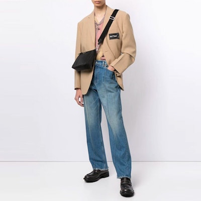 위론던 남성용 로고 버튼 디테일 탄 컬러 슬림핏 블레이저. WD-JK7-20-062-M-BG Lookbook 위론던 남성용 로고 버튼 디테일 탄 컬러 슬림핏 블레이저. WD-JK7-20-062-M-BG