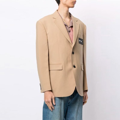 위론던 남성용 로고 버튼 디테일 탄 컬러 슬림핏 블레이저. WD-JK7-20-062-M-BG Shop 위론던 남성용 로고 버튼 디테일 탄 컬러 슬림핏 블레이저. WD-JK7-20-062-M-BG