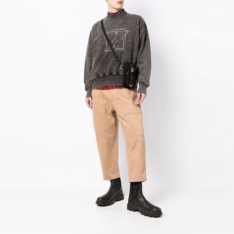 WE11DONE Unisex Charcoal Long Sleeve Sweatshirt with Studded Square Logo. WD-TS3-21-590-U-CH 圖 3