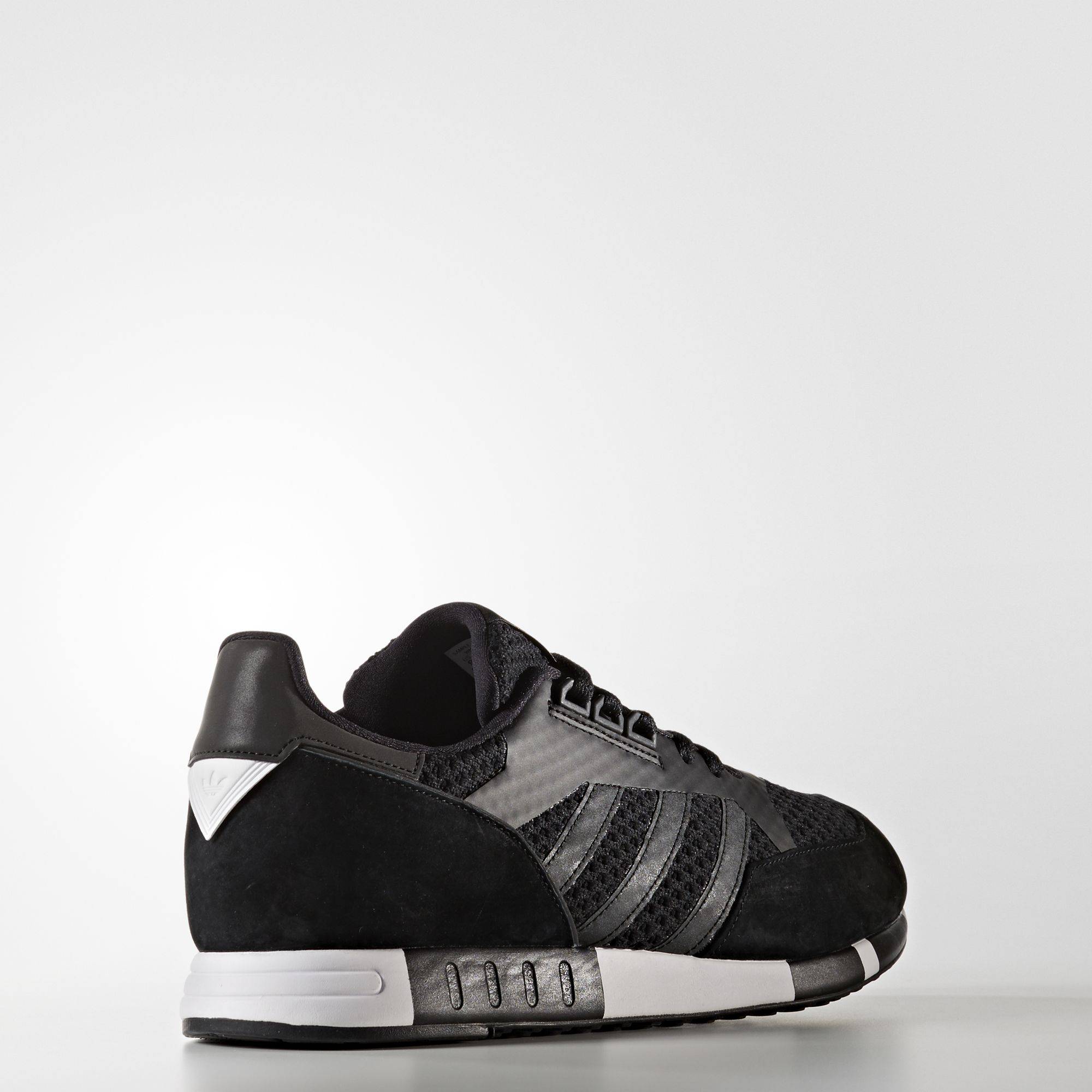Lookbook White Mountaineering x adidas Boston Super Primeknit 'Hitam' CG3668
