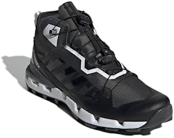 White Mountaineering x adidas Terrex Fast Gore-Tex-Surround 'Carbono' DB3007 Lookbook White Mountaineering x adidas Terrex Fast Gore-Tex-Surround 'Carbono' DB3007