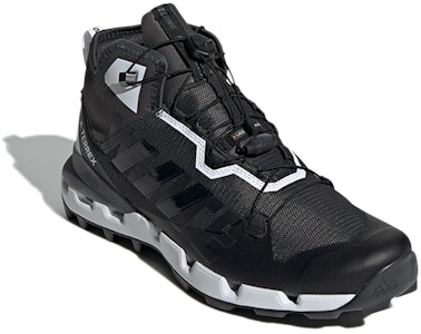 White Mountaineering x adidas Terrex Fast Gore-Tex-Surround 'Carbon' DB3007 Lookbook White Mountaineering x adidas Terrex Fast Gore-Tex-Surround 'Carbon' DB3007