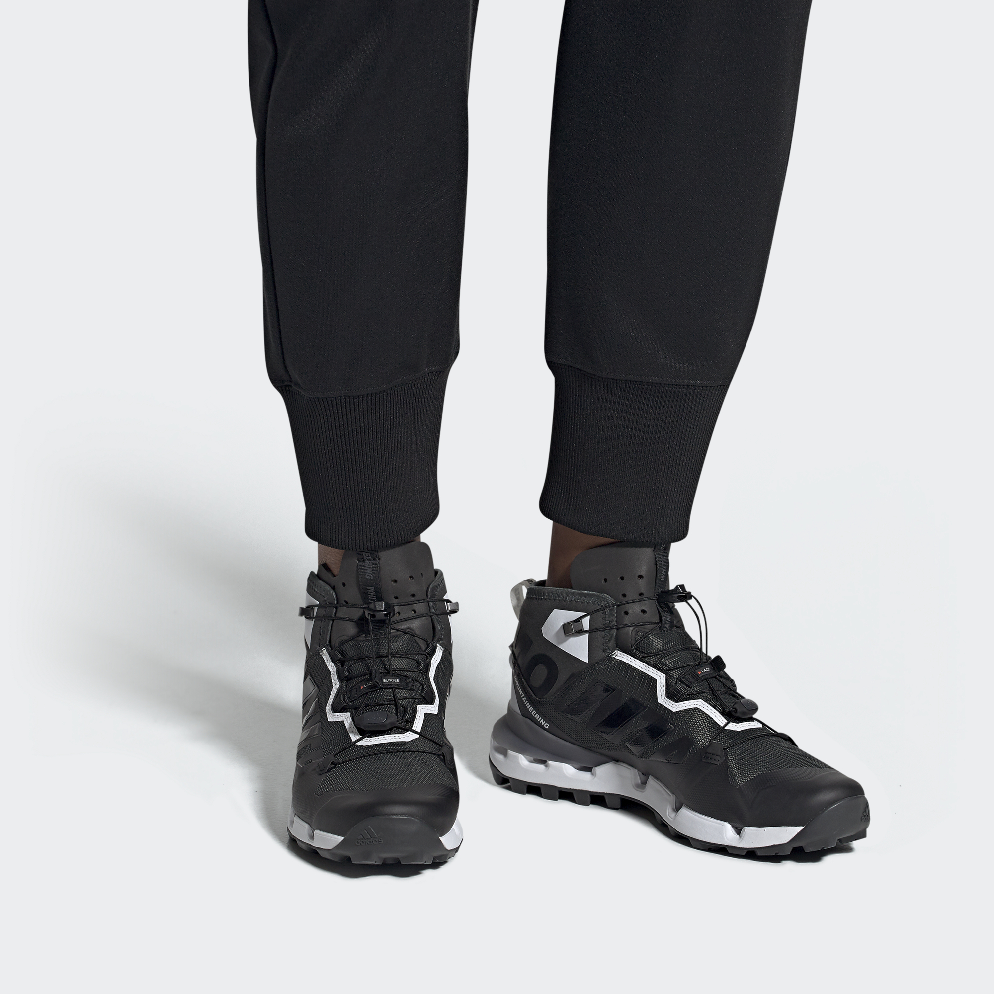 Sizing White Mountaineering x adidas Terrex Fast Gore-Tex-Surround 'Carbon' DB3007