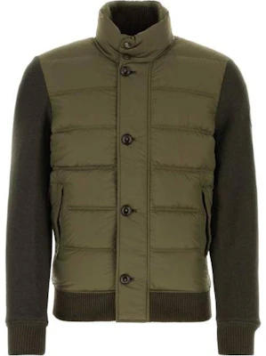 울리치 FW23 그린 솔리드 컬러 스탠드 칼라 버튼업 재킷 CFWOSW0145MRUT2849614 Buy 울리치 FW23 그린 솔리드 컬러 스탠드 칼라 버튼업 재킷 CFWOSW0145MRUT2849614