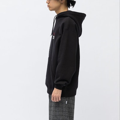 WTAPS Pullover Hoodie with Alphanumeric Print Long Sleeve 232ATDT-CSM10 Sizing WTAPS Pullover Hoodie with Alphanumeric Print Long Sleeve 232ATDT-CSM10