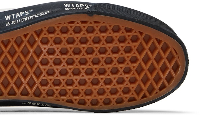 WTAPS x Vans Classic Slip-On LX 'Putih Hitam' VN0A45JK20F1 Details for WTAPS x Vans Classic Slip-On LX 'Putih Hitam' VN0A45JK20F1