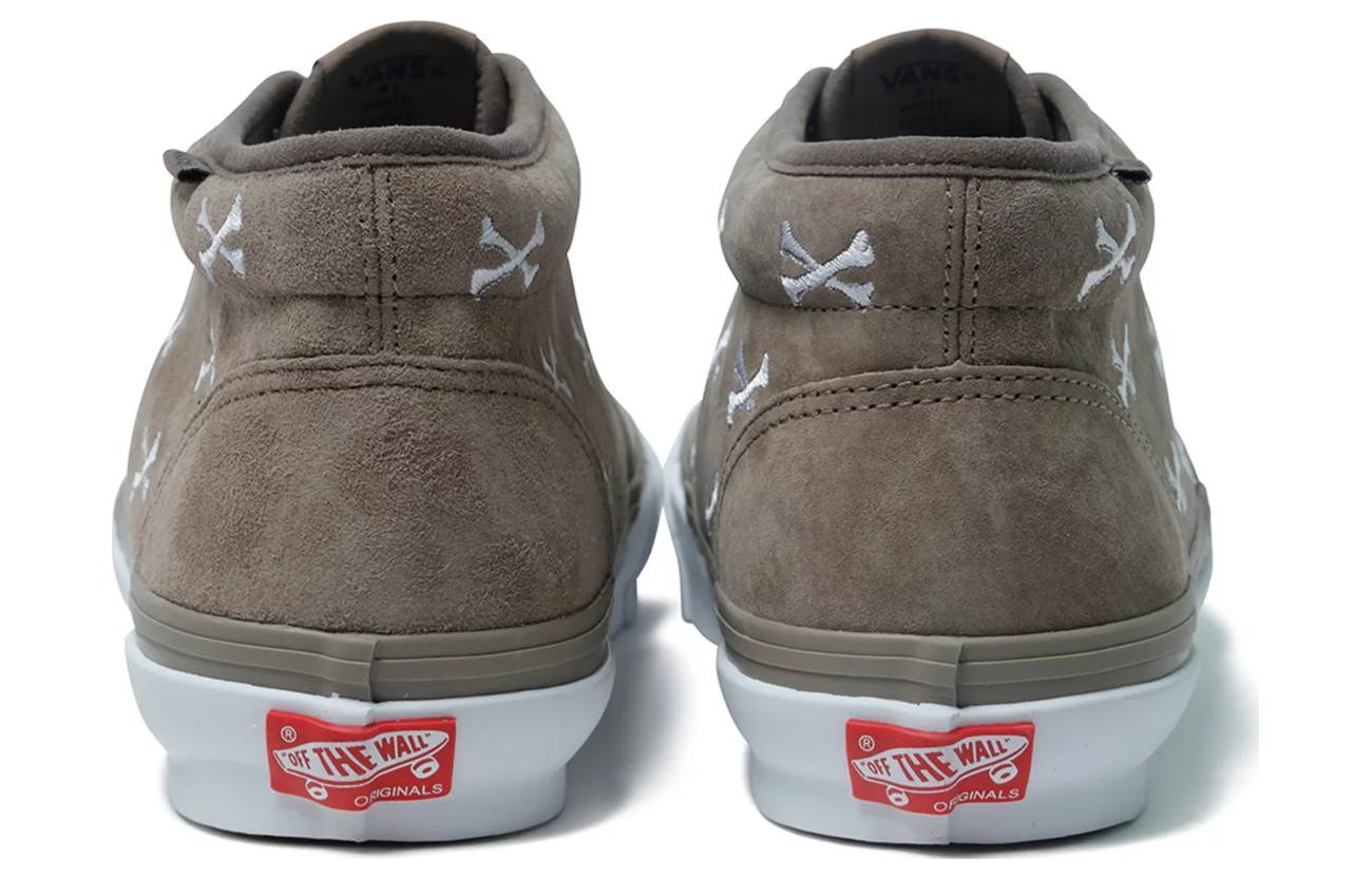 Shop WTAPS x Vans OG Chukka LX '骷髅-土狼' VN0A4U3GBMD