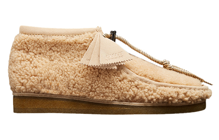 Order 몽클레르 x 클락스 왈라비 쉬어링 "베이지" 26168837-/-H20924D00020M2281200