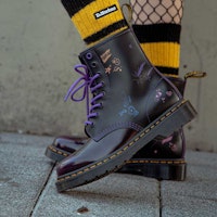 BT21 x Dr.Martens馬汀博士 1460 皮革 時尚舒適 短筒 馬丁靴 男女款 紫色 Shop BT21 x Dr.Martens馬汀博士 1460 皮革 時尚舒適 短筒 馬丁靴 男女款 紫色