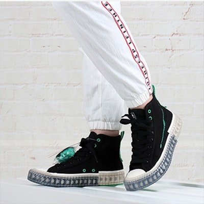 Kappa 海賊王聯名款 索隆 硫化 輕便耐磨 高幫帆布鞋 男女同款 黑綠 Lookbook Kappa 海賊王聯名款 索隆 硫化 輕便耐磨 高幫帆布鞋 男女同款 黑綠