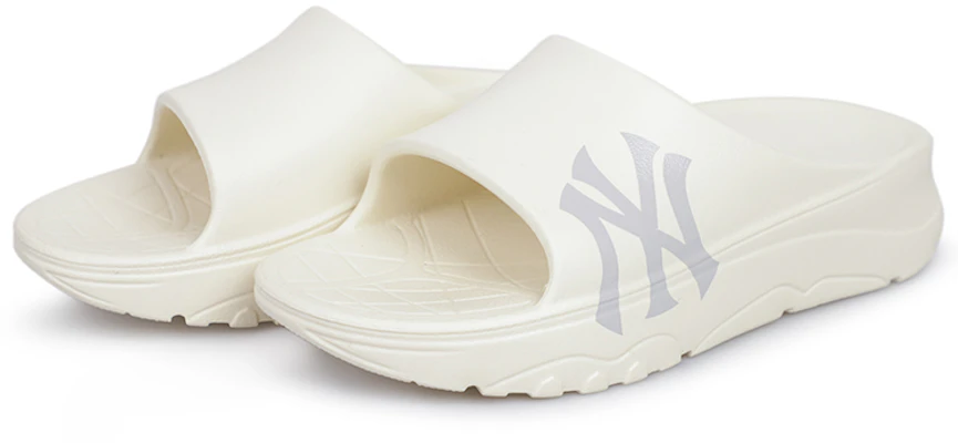 x MLB New York Yankees Chanclas Chunky 'Beige' 32SHHP111-50I Shop x MLB New York Yankees Chanclas Chunky 'Beige' 32SHHP111-50I