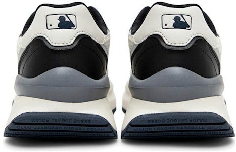 x MLB New York Yankees Sepatu Dad Rendah 'Hitam' 3ASHRJ13N-50BKS Shop x MLB New York Yankees Sepatu Dad Rendah 'Hitam' 3ASHRJ13N-50BKS