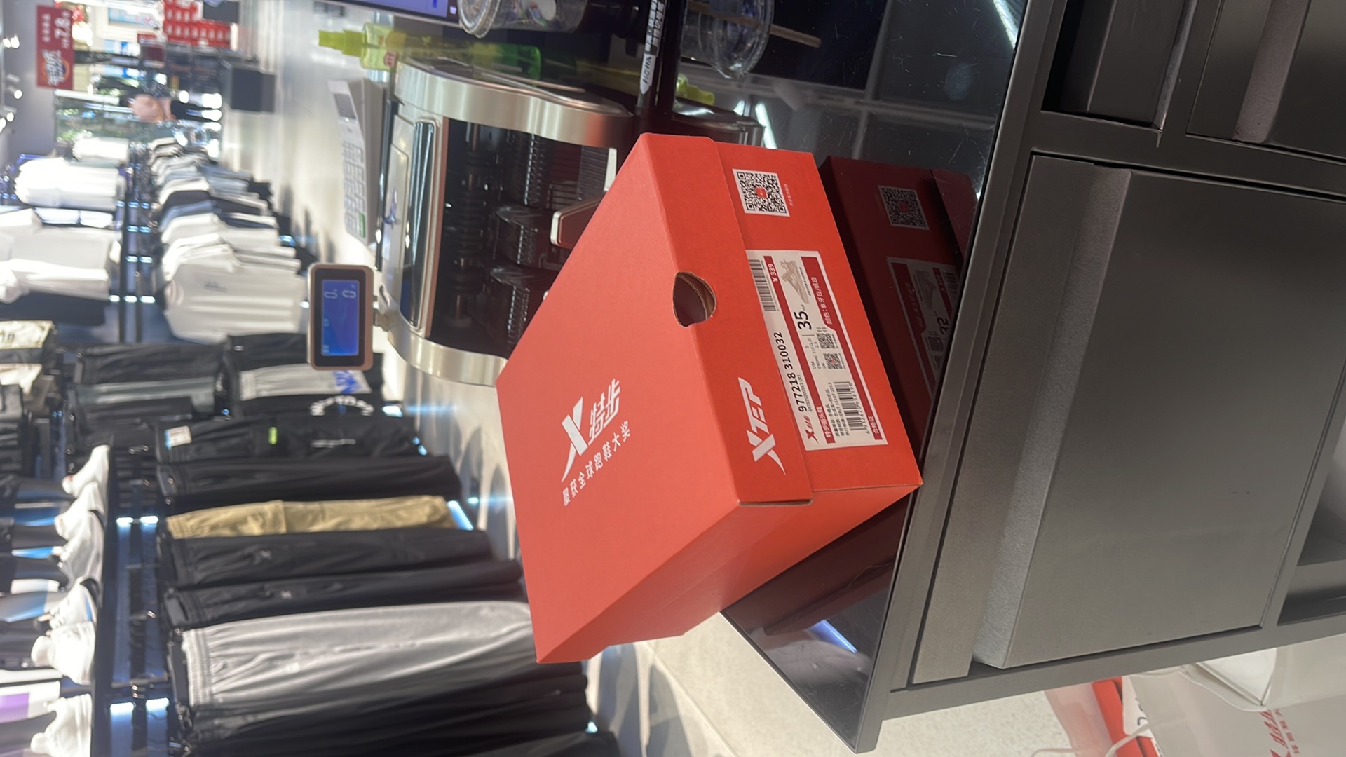 Lookbook 特步街头风运动鞋 977218310032