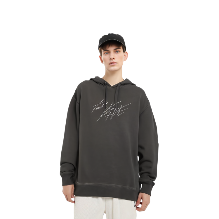 Shop xVESSEL 刺繍スウェットシャツ ユニセックス カップルエディション バン・ネス・ウー Y23X852B