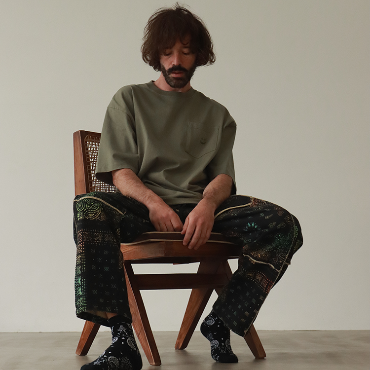 Shop xVESSEL Paisley 拼布運動褲 中性款 黑色 Y22X613B