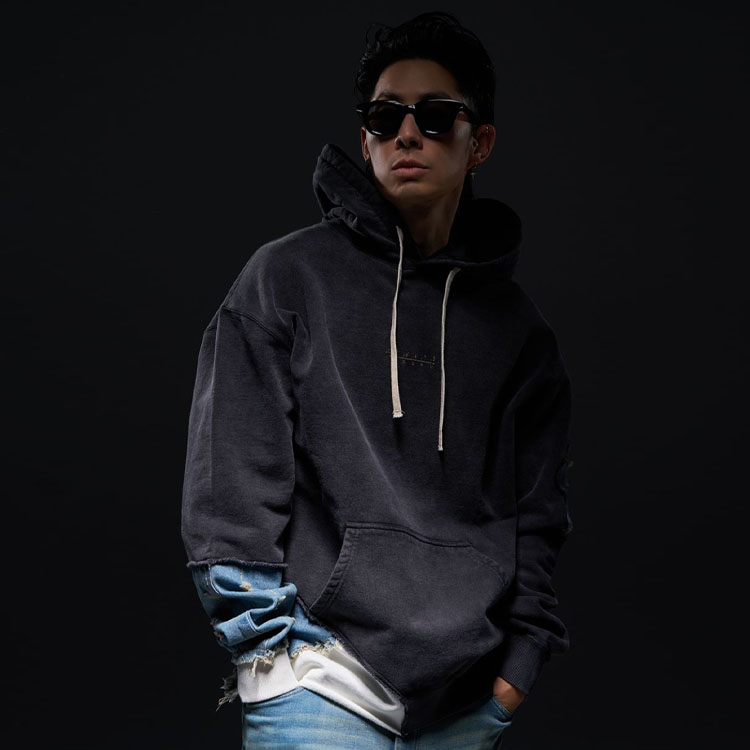 Shop xVESSEL ピースダブ プリント オーバーサイズ フーディ ユニセックス スウェット Y20X730